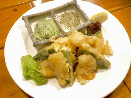 エビとアボカドのフリッター エビとアボカドのフリッター,エビフリッター,アボカドの写真素材
