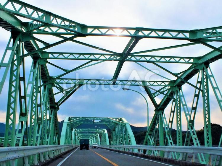 日差しで輝く安倍川橋 橋,鉄橋,安倍川橋の写真素材