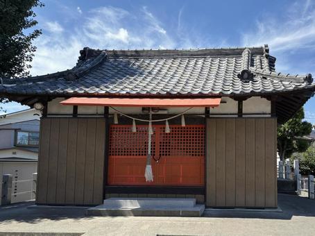 晴れの日の神社 神社,前谷稲荷神社,晴れの写真素材