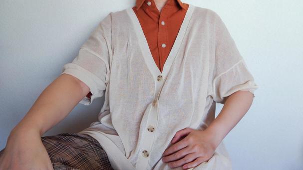 座る人物の写真