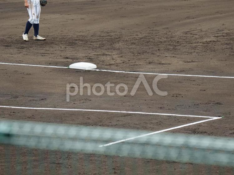 高校野球　三塁手　ベース　サード　白線 コピースペース,三塁手,三塁線の写真素材
