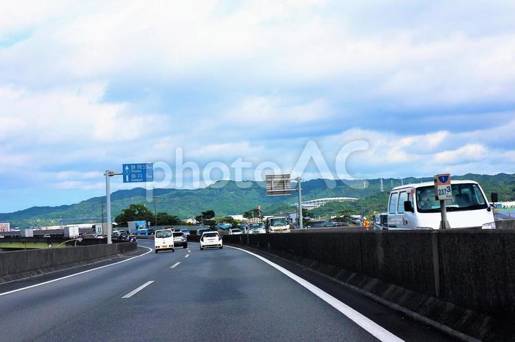 遠くエコパスタジアムが見える道路 道路,ドライブ,エコパの写真素材