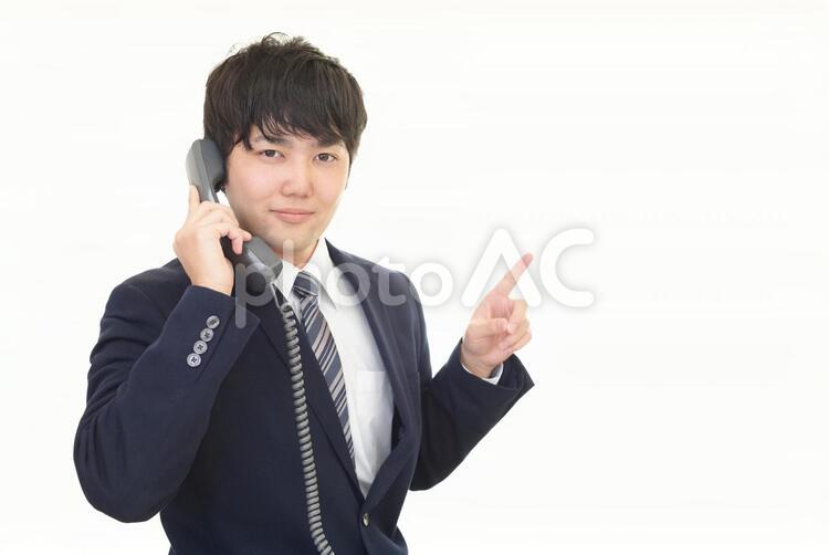 指示する笑顔のビジネスマン 男性,ビジネスマン,男の写真素材