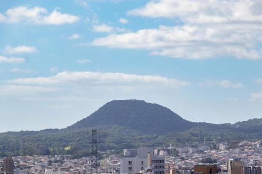 北側から眺める甲山 北側から眺める甲山 甲山,丘,山の写真素材