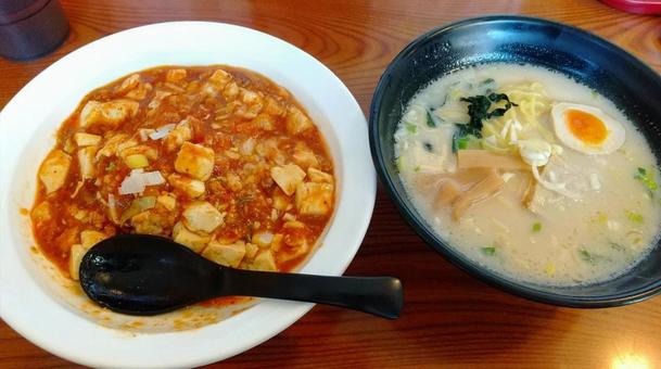 麻婆豆腐とラーメン 麻婆豆腐,ラーメン,中華料理の写真素材