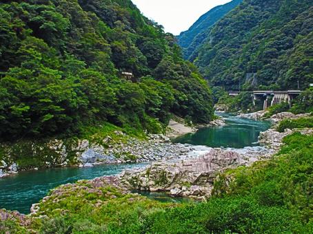 徳島県-大歩危-国道と吉野川 徳島県-大歩危-国道と吉野川の写真