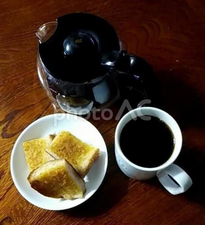 ドリップコーヒー塗って焼くカレーパン昼食 コーヒータイム,コーヒー,コーヒーブレイクの写真素材