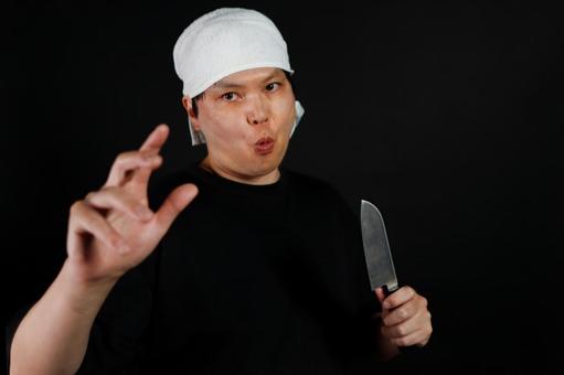 包丁を持つ料理人の表情 包丁を持つ料理人の表情の写真