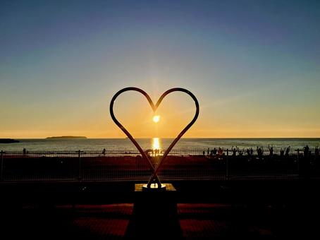福津海岸ハートのオブジェと夕日(その① 福津海岸ハートのオブジェと夕日(その①の写真