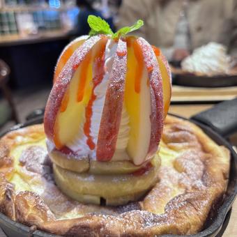 焼きりんごのパンケーキ 焼きりんごのパンケーキ 焼きりんご,りんご,信州りんごの写真素材