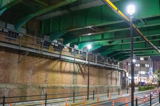 大塚駅の赤レンガの高架橋 大塚駅の赤レンガの高架橋 大塚駅,高架橋,山手線の写真素材