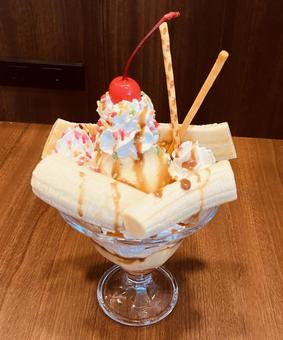 バナナスプリット バナナスプリット おやつ,パフェ,デザートの写真素材