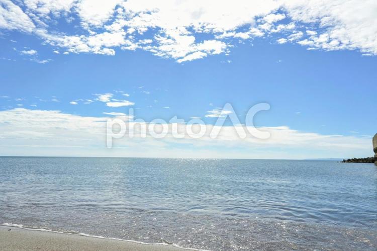 青空と夏の海、輝く水平線 海,空,青空の写真素材