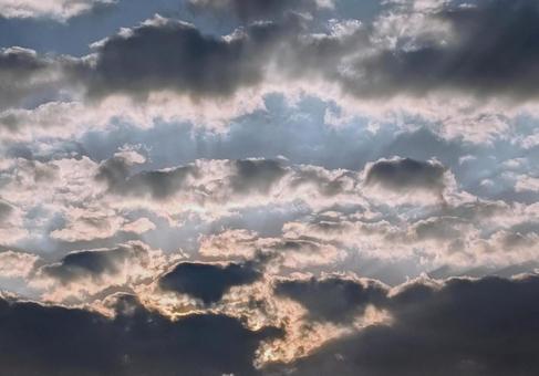 闇と光の世界 空,雲,光の写真素材