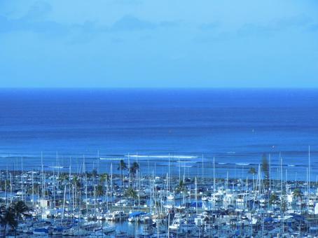 ヨットハーバーと海(ハワイ) ヨットハーバーと海(ハワイ)の写真