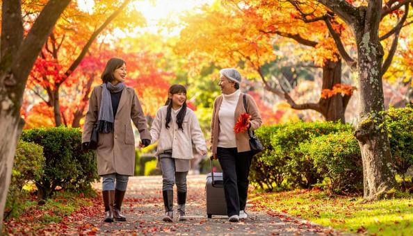紅葉狩り　 家族旅行イメージの写真