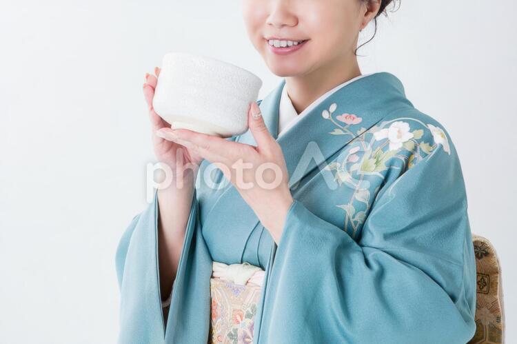 抹茶を飲む着物姿の女性 茶道,抹茶,着物の写真素材
