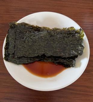 R7.08.12 焼き海苔に酢醬油 R7.08.12 焼き海苔に酢醬油 焼き海苔,海苔,のりの写真素材