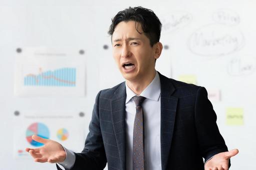 会議で熱弁する男性ビジネスマン 会議で熱弁する男性ビジネスマン 男性,ビジネス,ビジネスマンの写真素材