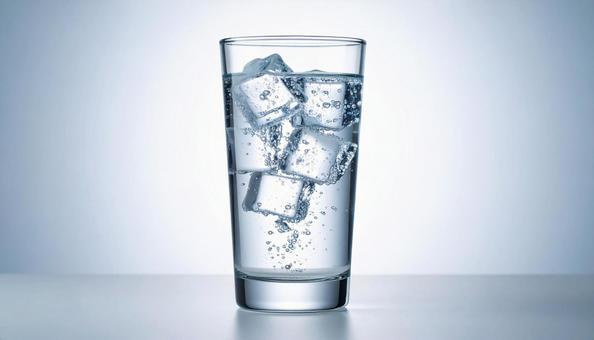 炭酸水 氷入り 炭酸水 氷入りの写真