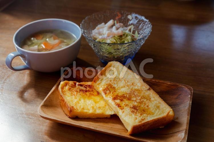 フレンチトーストとスープの朝食セット 朝食,ブレックファースト,フレンチトーストの写真素材