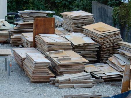 【風景写真】資材置き場 コンパネ,木材,型枠の写真素材