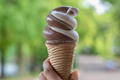 チョコとバニラのミックスソフトクリーム チョコとバニラのミックスソフトクリームの写真