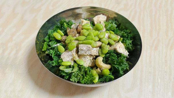 豆とケールと鶏胸肉のプロテインサラダ 豆とケールと鶏胸肉のプロテインサラダ サラダ,ケール,豆の写真素材