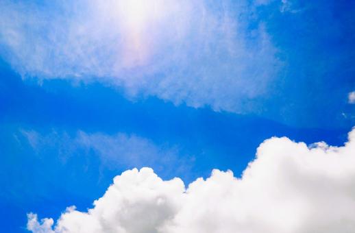 アニメのような青空と入道雲で夏のイメージ アニメのような青空と入道雲で夏のイメージ 空,入道雲,雲の写真素材