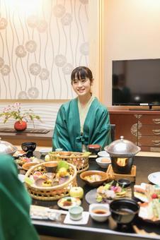 旅行 旅館 食事 旅行 旅館 食事 女性,人物,夕食の写真素材