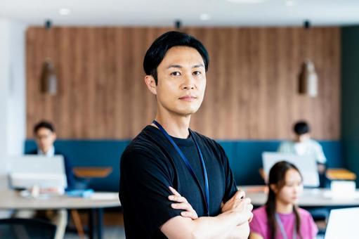 オフィスで働くビジネスパーソン オフィスで働くビジネスパーソン 男性,ビジネスマン,オフィスの写真素材