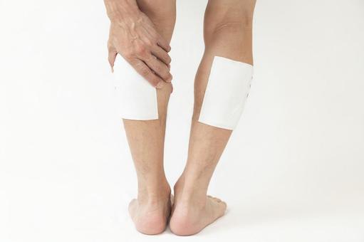A man's leg with a compress on it, white background, male, foot, leg, JPG