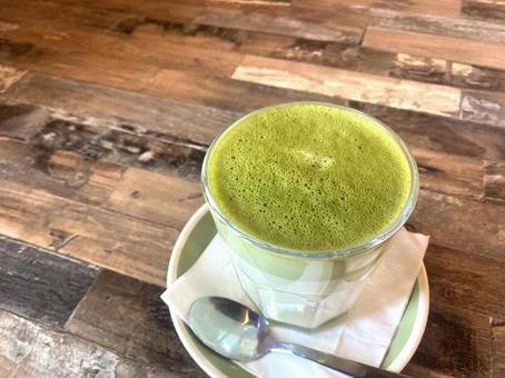 落ち着いたカフェの抹茶ラテ 落ち着いたカフェの抹茶ラテ 抹茶ラテ,ホットドリンク,フォームの写真素材