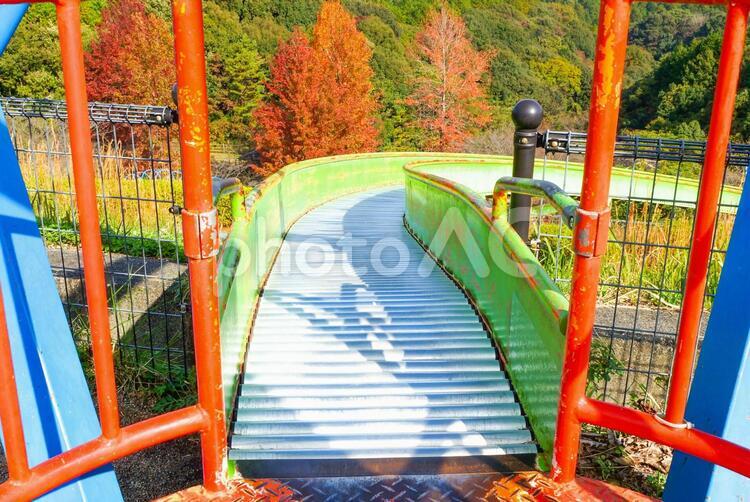 【公園】高台からの滑り台 遊具,遊び場,スライドの写真素材