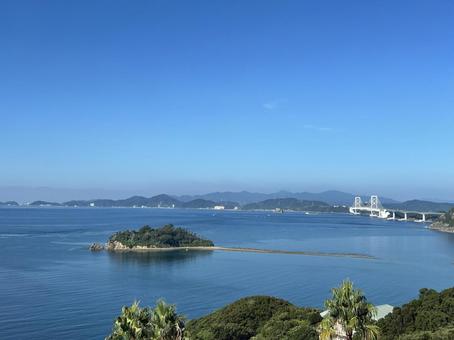 大園島と鳴門大橋 大園島と鳴門大橋の写真