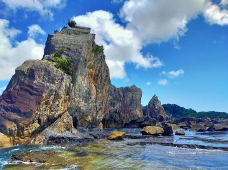 橋杭岩の青い空と串本洋の夏の海 橋杭岩の青い空と串本洋の夏の海 橋杭岩,海,岩の写真素材