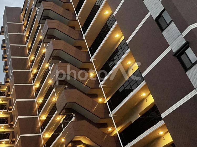 ライトアップされた新築マンション 新築,マンション,ライトの写真素材