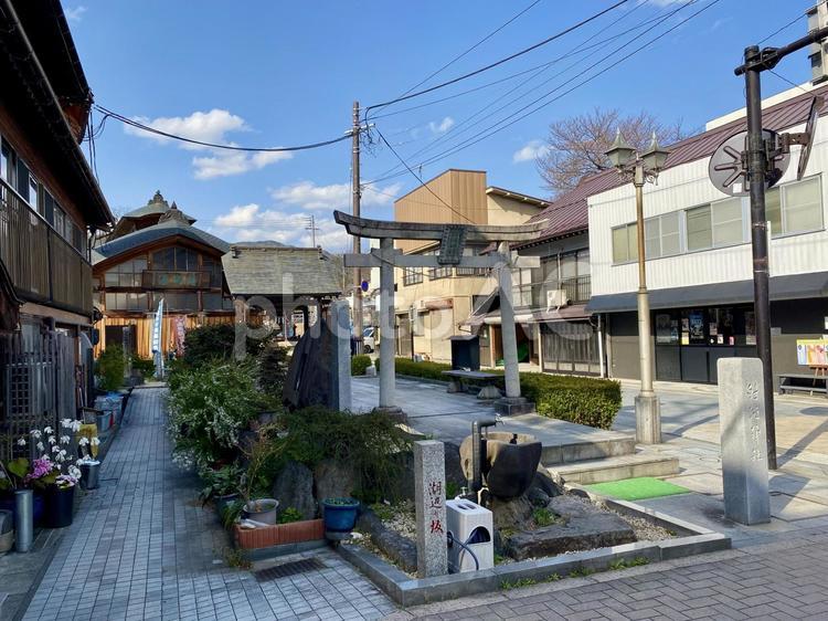 鯖湖の湯　飯坂温泉　天然温泉　神社 飯坂温泉,汲み上げ,天然温泉の写真素材