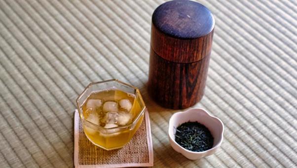 和室に置かれた日本茶セット 和室に置かれた日本茶セット 緑茶,冷たい,美味しいの写真素材