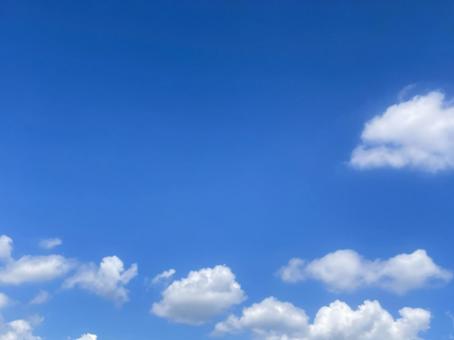 雲のある青空 雲のある青空の写真