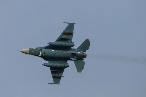 Japan Air Self-Defense Force F-2 fighter (Chikujo-gun, Fukuoka) flying at the Air Festival, fー2, maneuvering flight, fighter aircraft, JPG