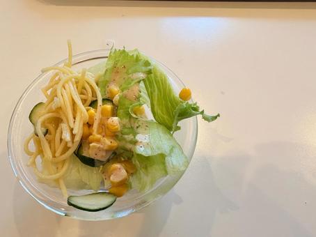 シャキッと始まる小さな一皿 シャキッと始まる小さな一皿 サラダ,新鮮野菜,ミニサラダの写真素材