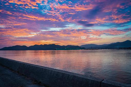 山口県　長門市の朝の海 山口県,長門市,早朝の写真素材