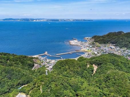 鋸山山頂駅展望台から金谷港と対岸の久里浜 鋸山山頂駅展望台から金谷港と対岸の久里浜の写真