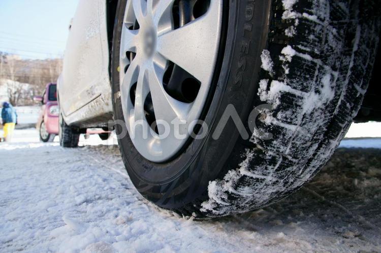 冬用タイヤ タイヤ,スタッドレスタイヤ,ウィンタータイヤの写真素材