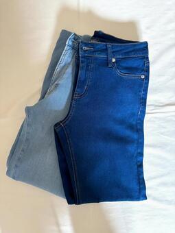 ブルーと水色のジーンズ(2) ジーンズ,デニム,ブルーの写真素材