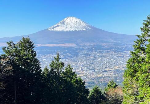 金時山から臨む富士山と麓の町 金時山,富士山,乙女峠の写真素材