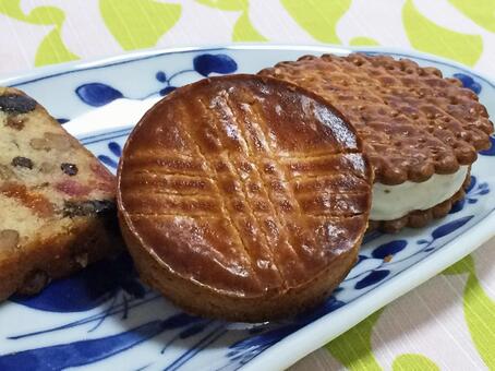 ガレット、サブレ、パウンドケーキの写真