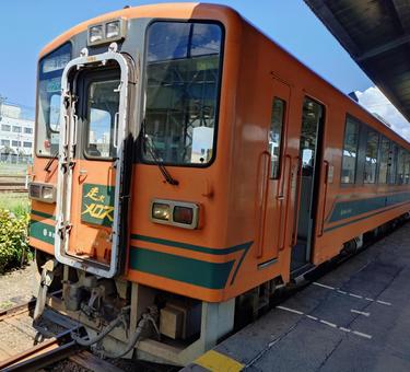 津軽鉄道　走れメロス号 鉄道,オレンジ,走れメロスの写真素材
