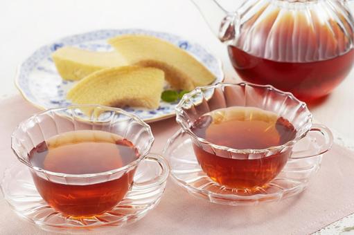 紅茶とバウムクーヘン 紅茶,バウムクーヘン,お茶の写真素材